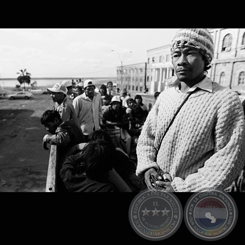 INDÍGENAS DEL PARAGUAY - Fotografía en blanco y negro de Juan Britos